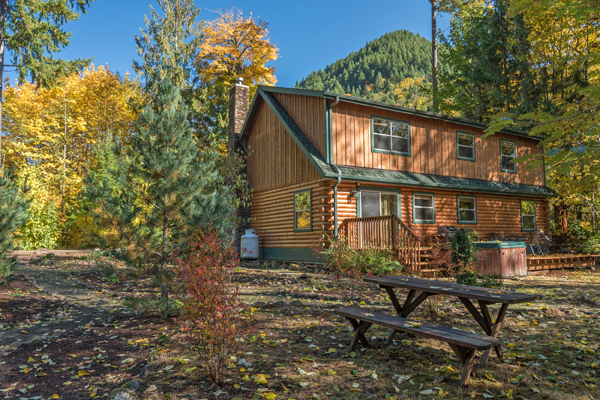 Zigzag Mountain Lodge in the fall at Mt Hood