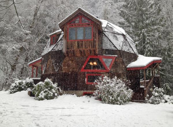 Cedar Creek Hideaway in the Snow