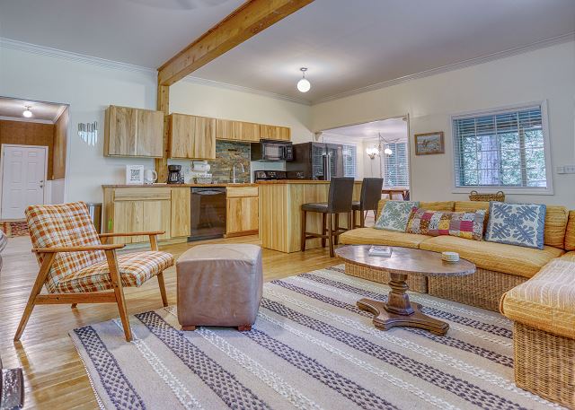 The living room of a Mt. Hood cabin